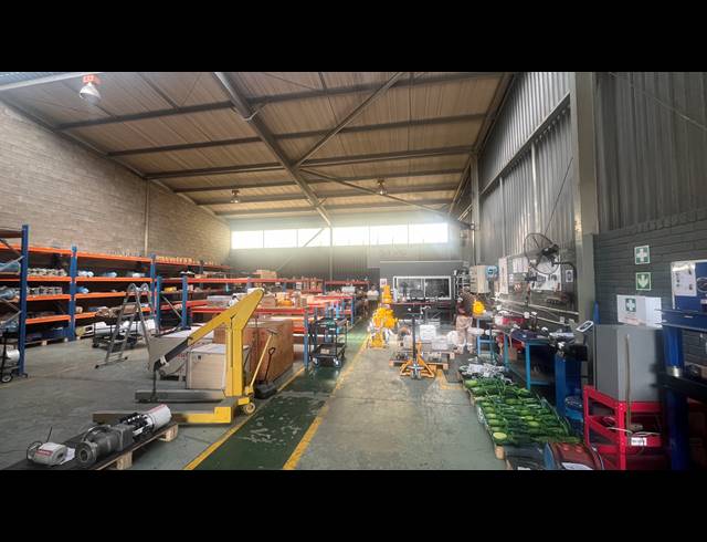 410M² WAREHOUSE TO LET IN SPARTAN